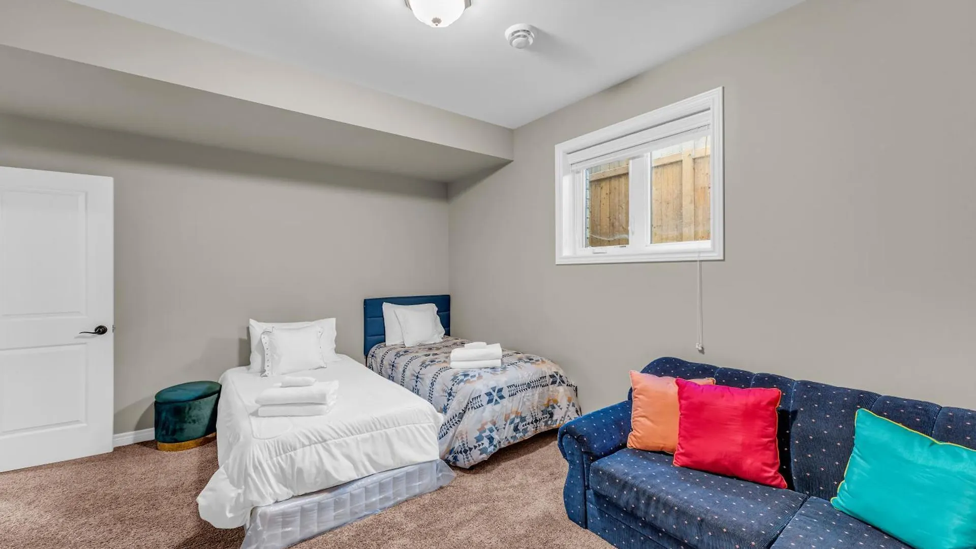 Royal Luxury - Home Mins From Falls With Pool Table Niagara Falls 0*,  Canada