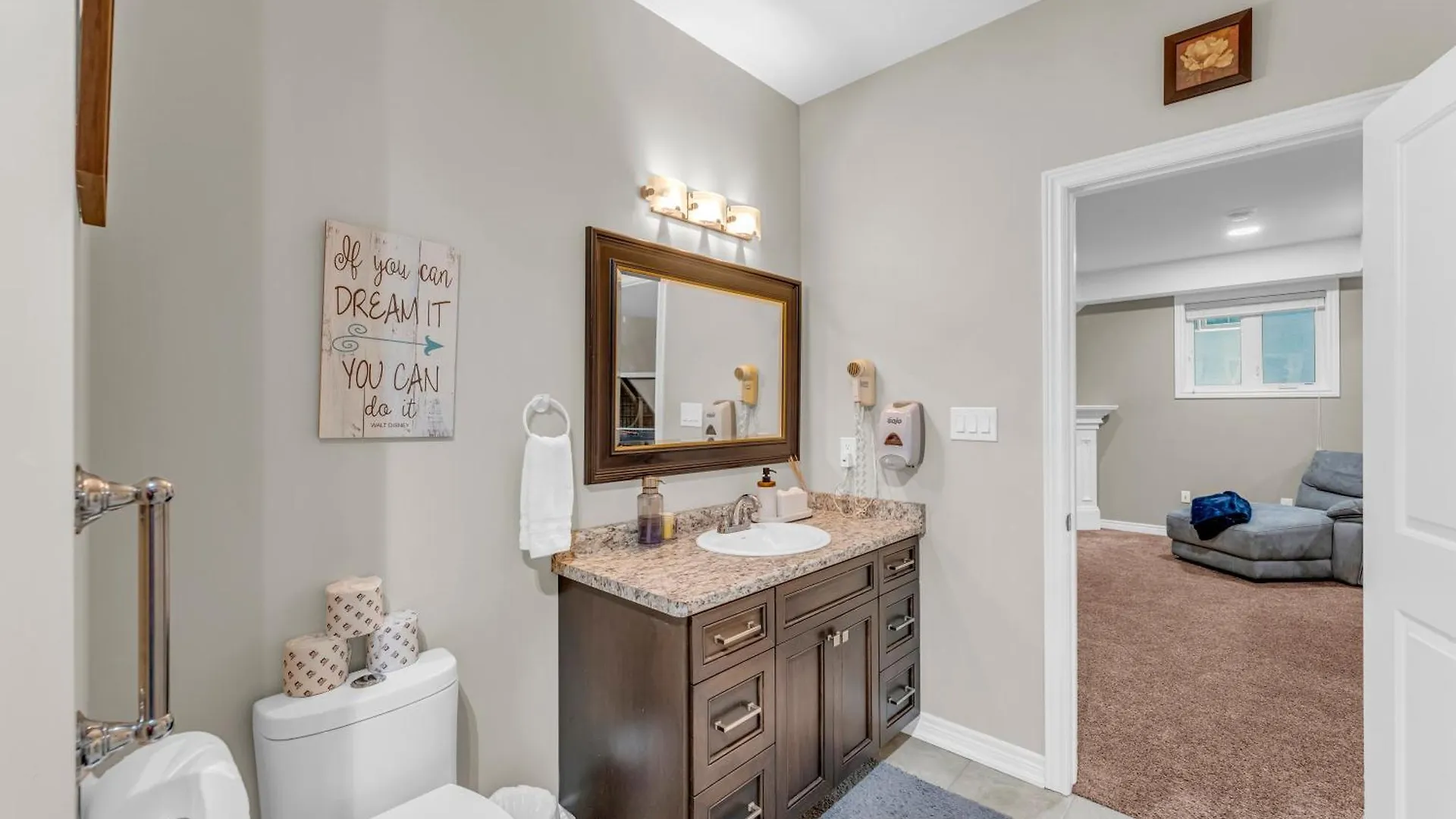 Royal Luxury - Home Mins From Falls With Pool Table Niagara Falls Holiday home