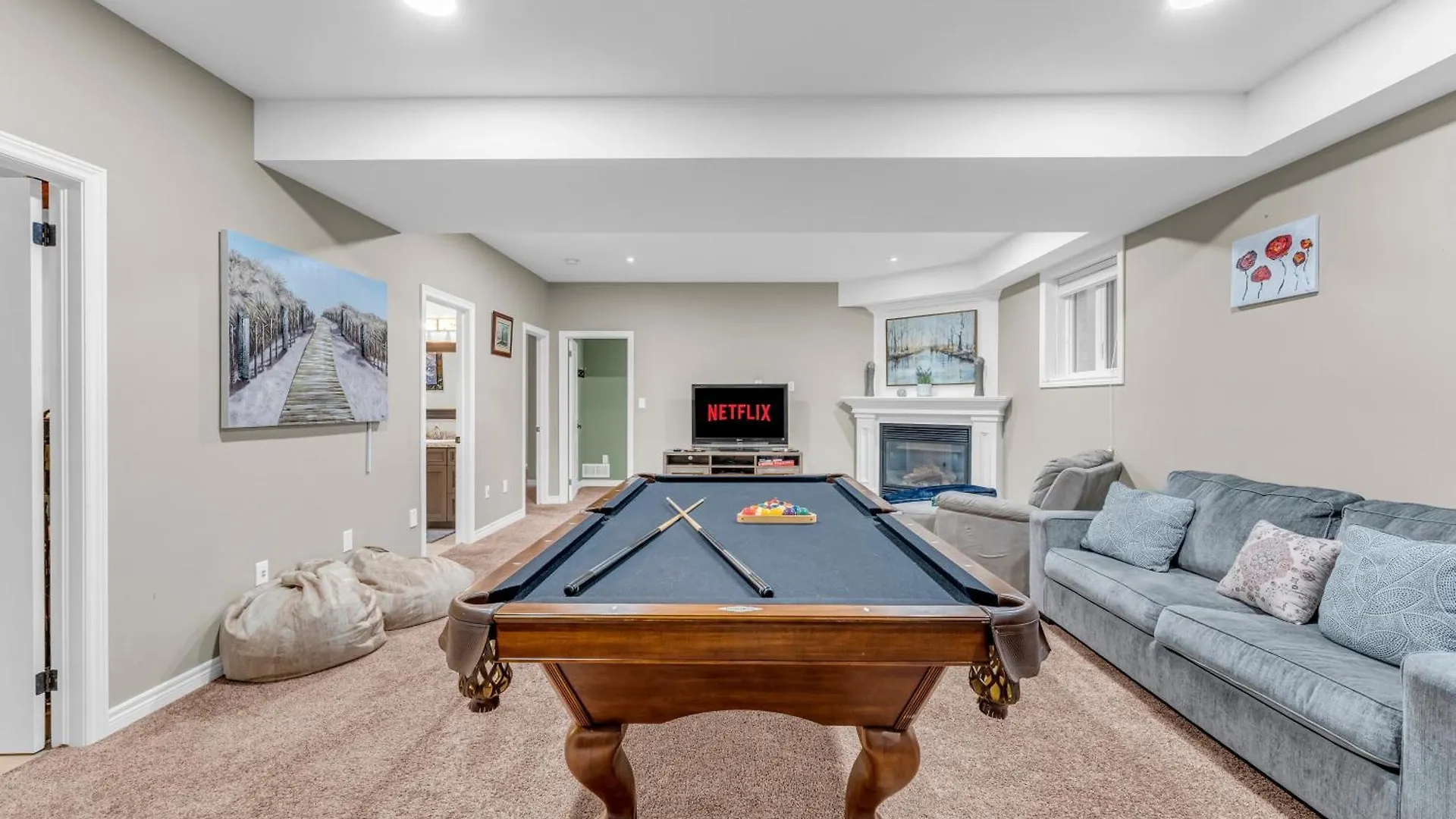 Holiday home Royal Luxury - Home Mins From Falls With Pool Table Niagara Falls
