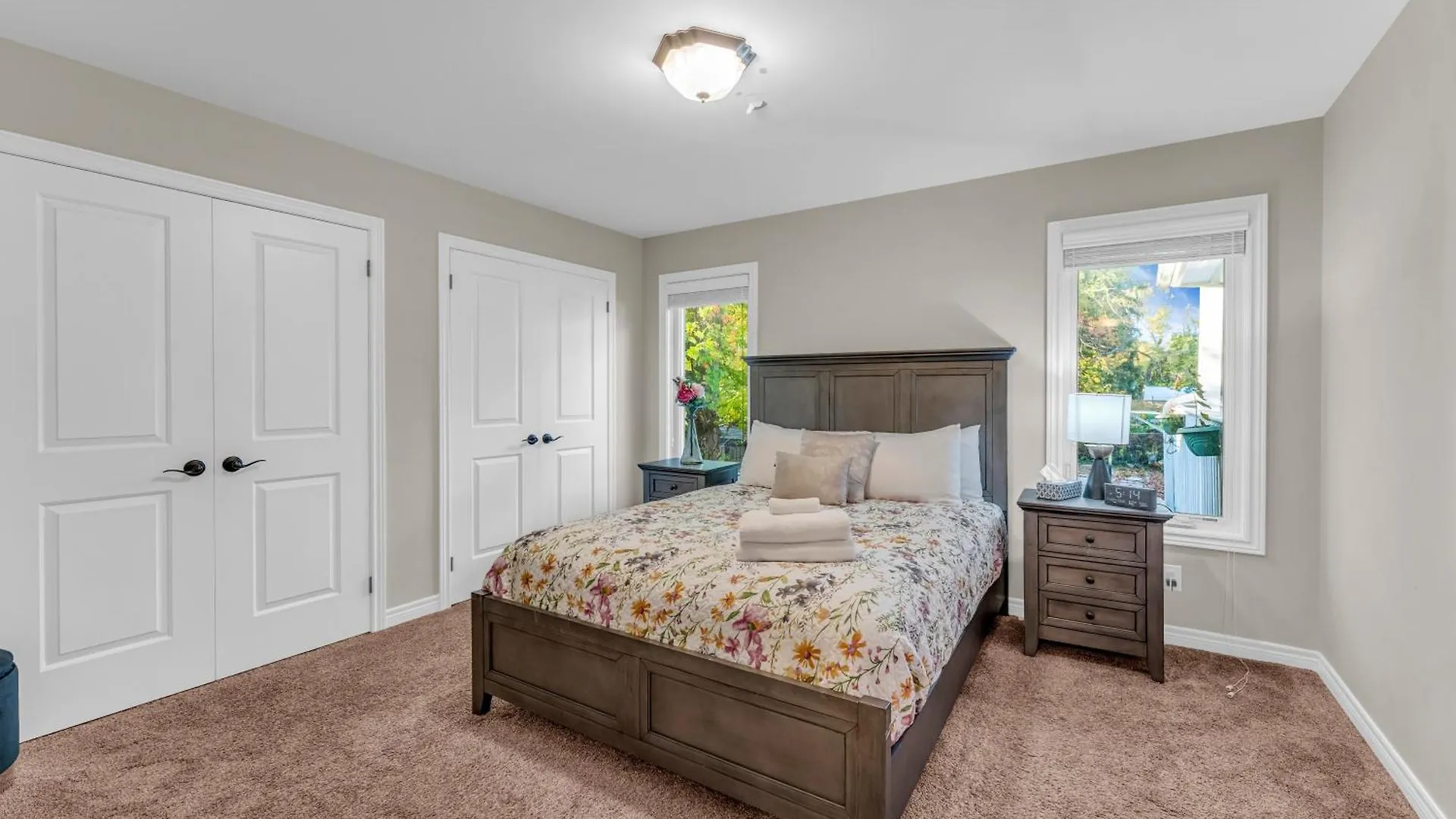 Royal Luxury - Home Mins From Falls With Pool Table Niagara Falls