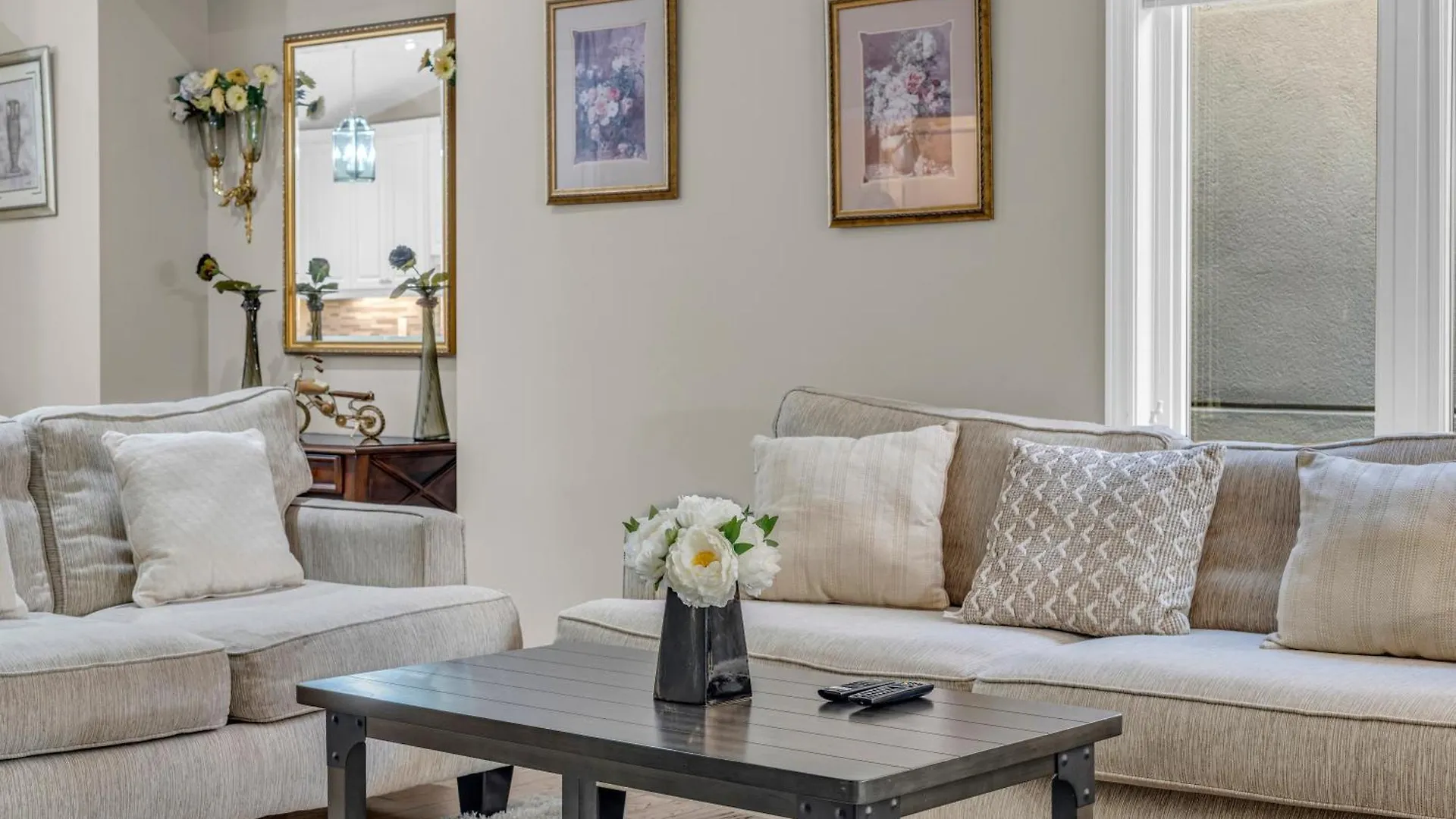 Royal Luxury - Home Mins From Falls With Pool Table Niagara Falls Canada