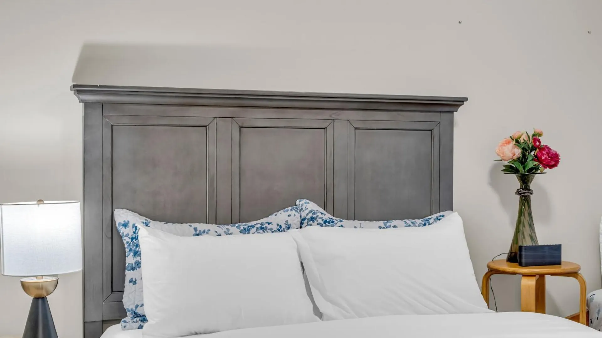 Royal Luxury - Home Mins From Falls With Pool Table Niagara Falls Holiday home