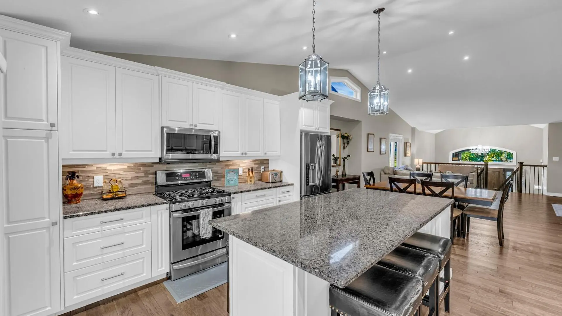 Royal Luxury - Home Mins From Falls With Pool Table Niagara Falls Holiday home