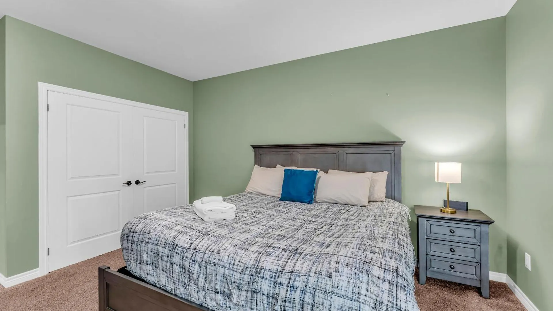 Royal Luxury - Home Mins From Falls With Pool Table Niagara Falls Feriehus