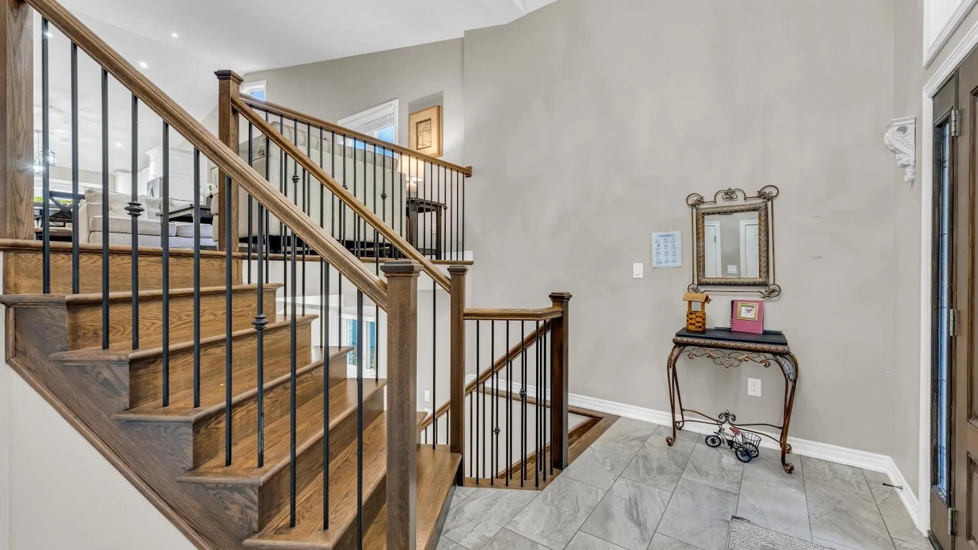 Royal Luxury - Home Mins From Falls With Pool Table Niagara Falls