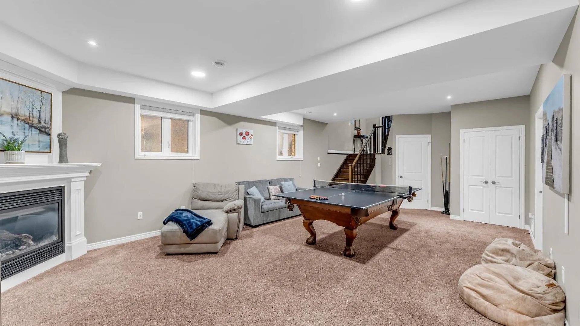 Royal Luxury - Home Mins From Falls With Pool Table Niagara Falls 0*,  Canada