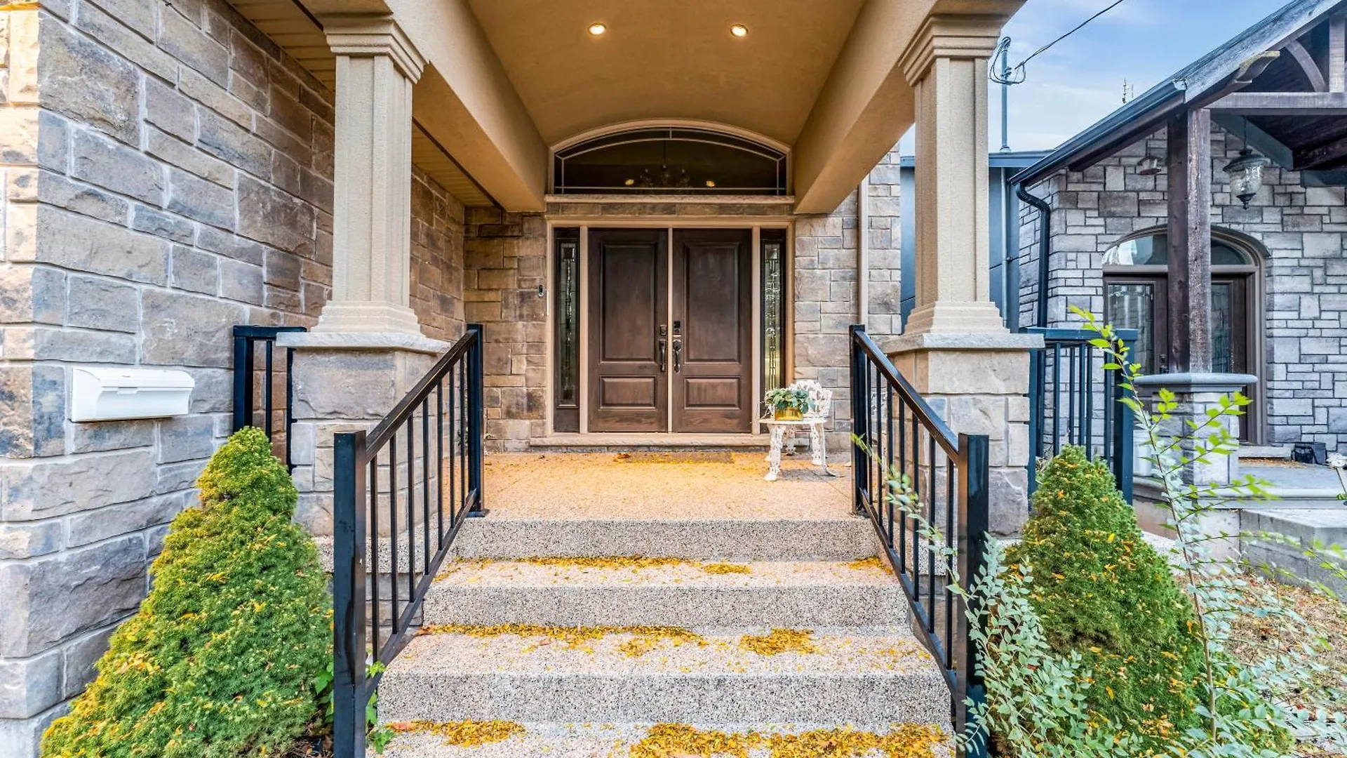 Royal Luxury - Home Mins From Falls With Pool Table Niagara Falls Feriehus