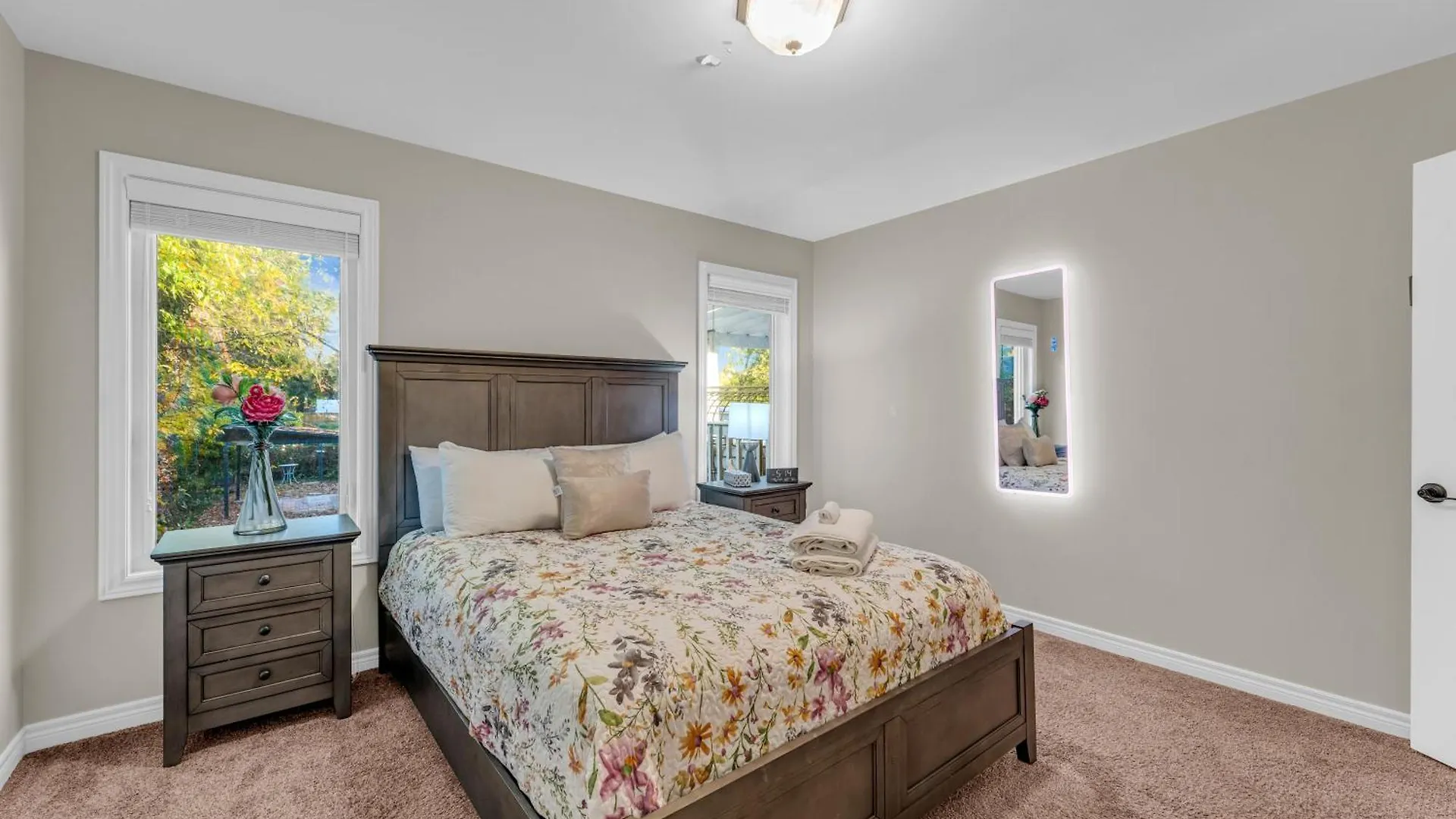 Royal Luxury - Home Mins From Falls With Pool Table Niagara Falls Feriehus
