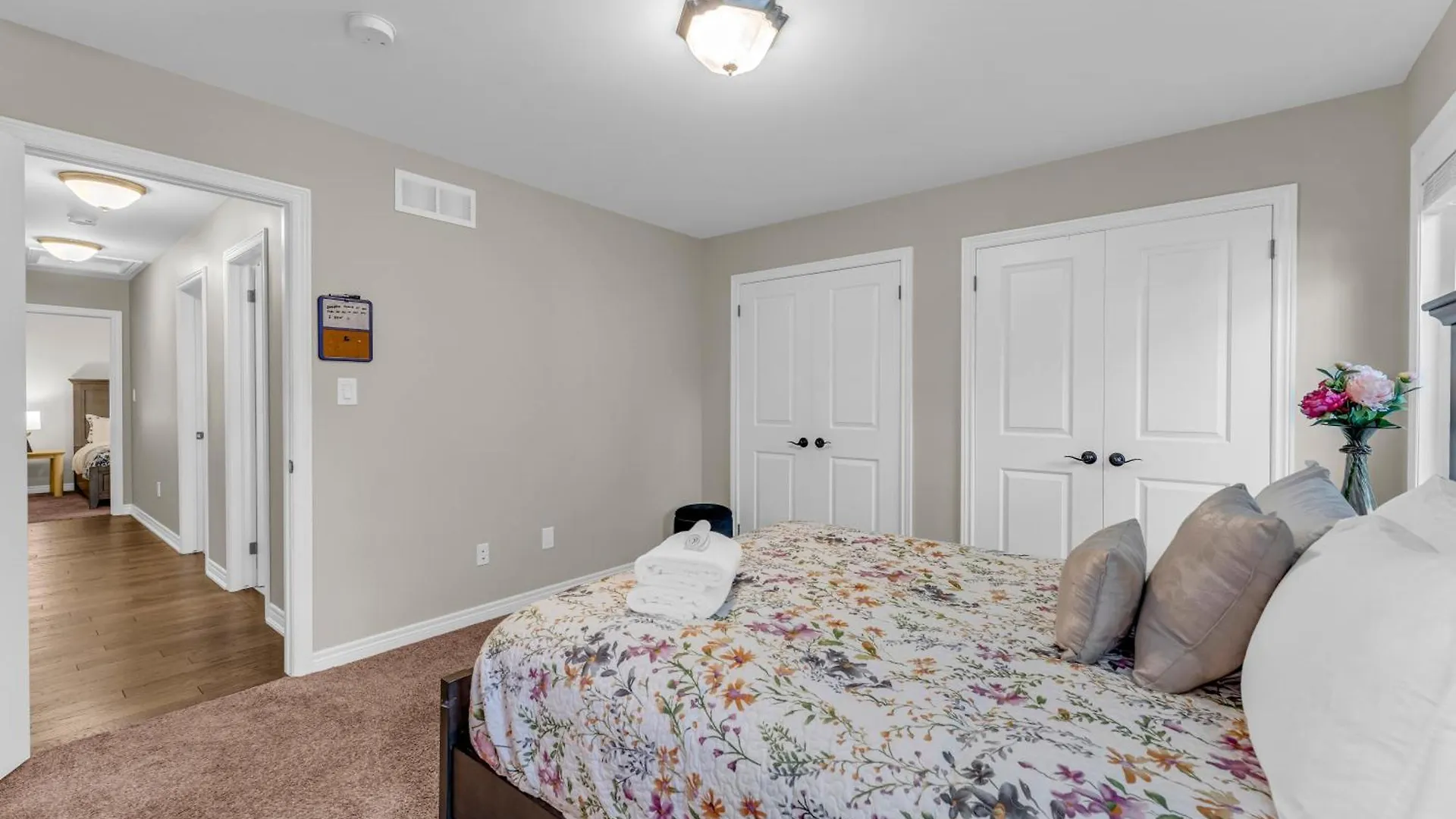 Royal Luxury - Home Mins From Falls With Pool Table Niagara Falls Feriehus